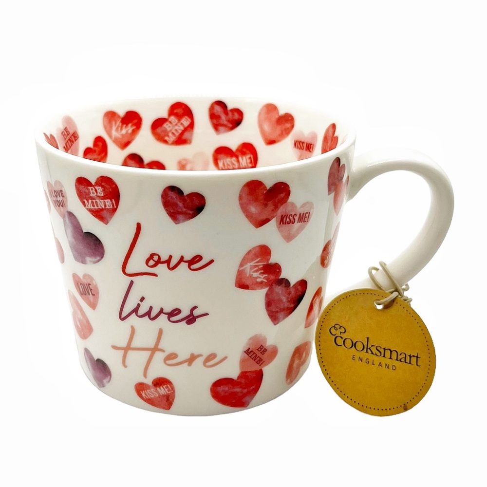 🆕 Cooksmart Love Lives Here Mug